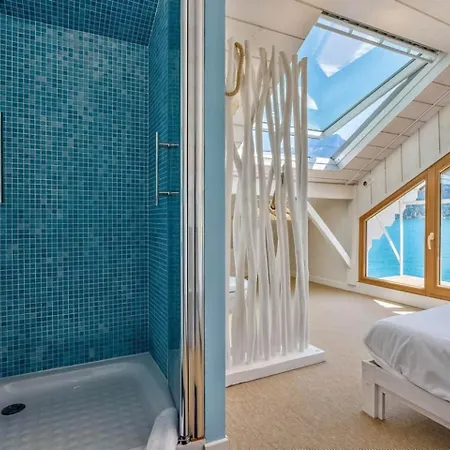 Coquillage Waterfront Escape On